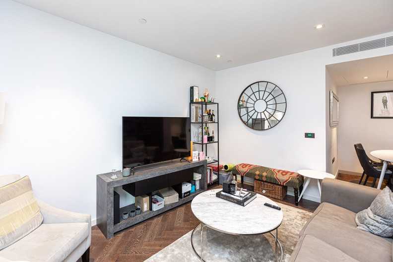 2 bedrooms apartments/flats to sale in Circus Road West, Battersea Power Station, Battersea-image 2
