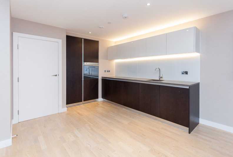 2 bedrooms apartments/flats to sale in Pump House Crescent, Brentford-image 3