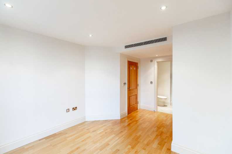 2 bedrooms apartments/flats to sale in The Boulevard, Imperial Wharf, Fulham-image 19