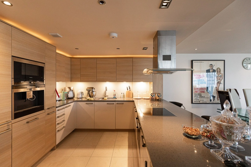 2 bedrooms apartments/flats for sale in Townmead Road, Imperial Wharf - SW6 view 3