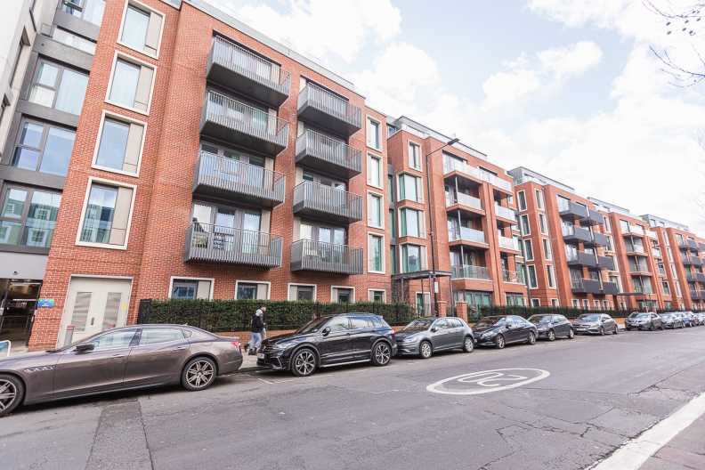 2 bedrooms apartments/flats to sale in Glenthorne Road, Sovereign Court, Hammersmith-image 11