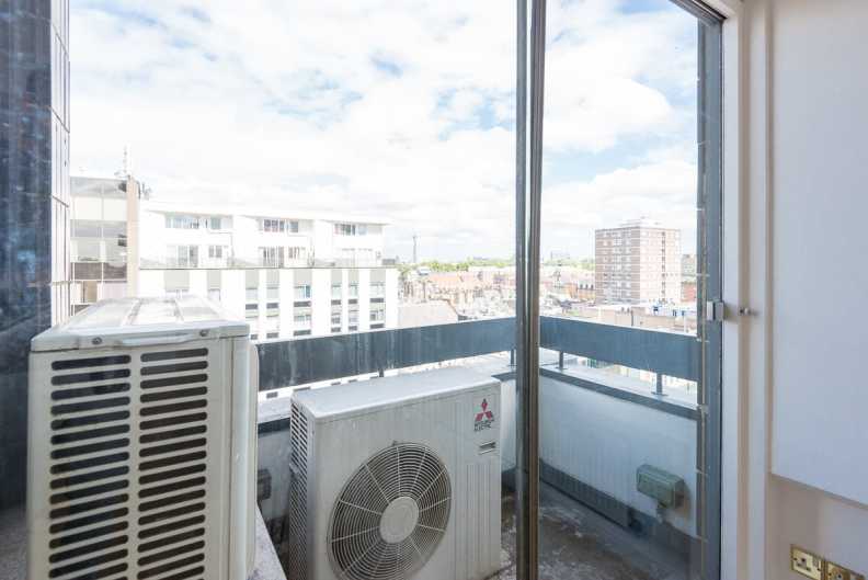 2 bedrooms apartments/flats to sale in The Water Gardens, Paddington-image 18