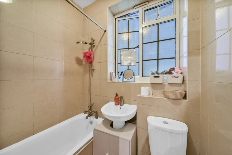 2 bedrooms apartments/flats to sale in Kensington High Street, Kensington-image 6