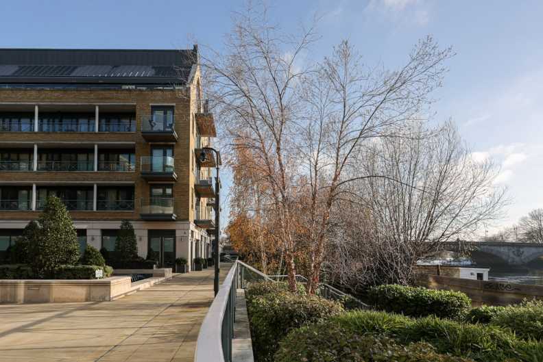 2 bedrooms apartments/flats to sale in Kew Bridge Road, Brentford-image 7