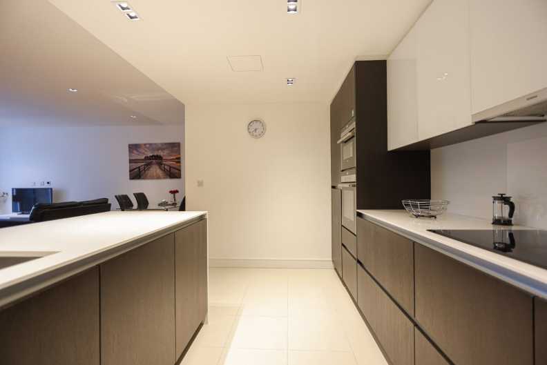 2 bedrooms apartments/flats to sale in Kew Bridge Road, Brentford-image 14