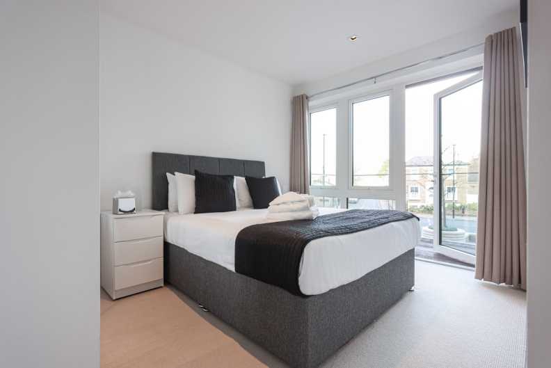 2 bedrooms apartments/flats to sale in Kew Bridge Road, Brentford-image 5
