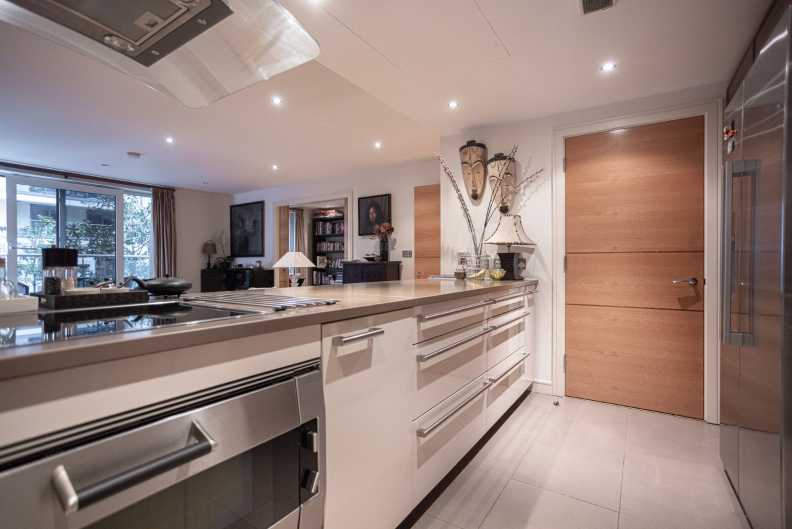 3 bedrooms apartments/flats to sale in Lensbury Avenue, Fulham-image 4