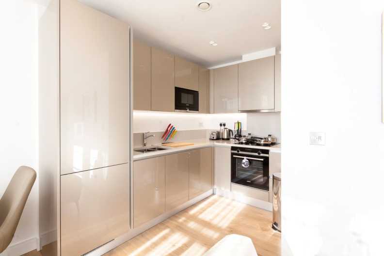 2 bedrooms apartments/flats to sale in New Broadway, Dickens Yard, Ealing-image 12