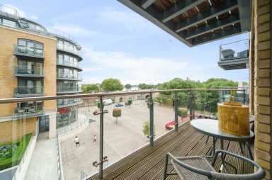 Kew Bridge Road, Brentford - TW8 view 9