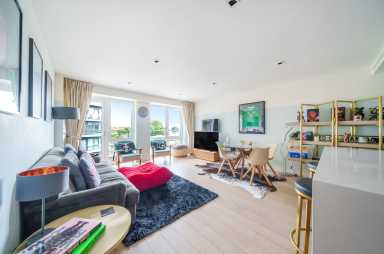 Kew Bridge Road, Brentford - TW8 view 12