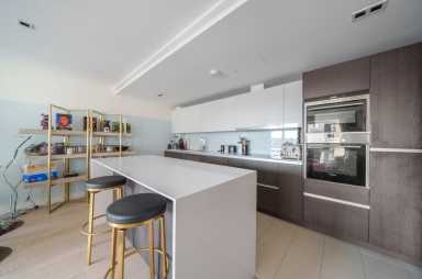 Kew Bridge Road, Brentford - TW8 view 4