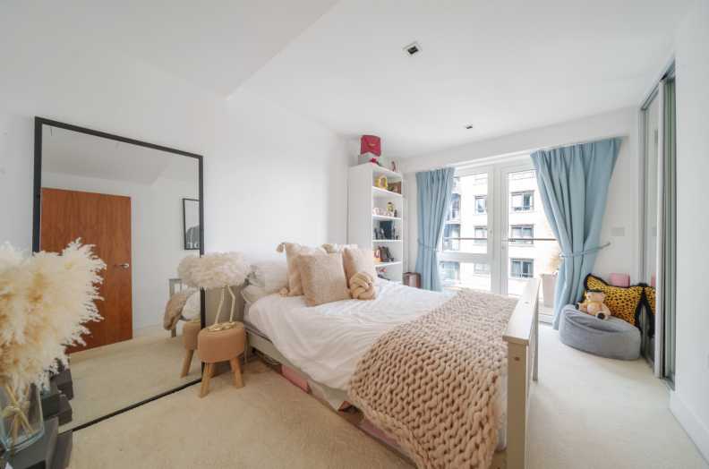 3 bedrooms apartments/flats to sale in Kew Bridge Road, Brentford-image 6