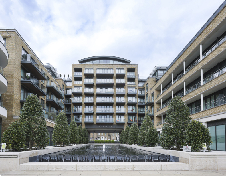 2 bedrooms apartments/flats to sale in Kew Bridge Road, Brentford-image 1