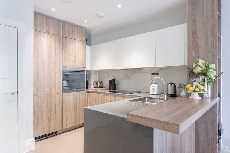 2 bedrooms apartments/flats to sale in Queenshurst Square, Kingston upon Thames-image 13