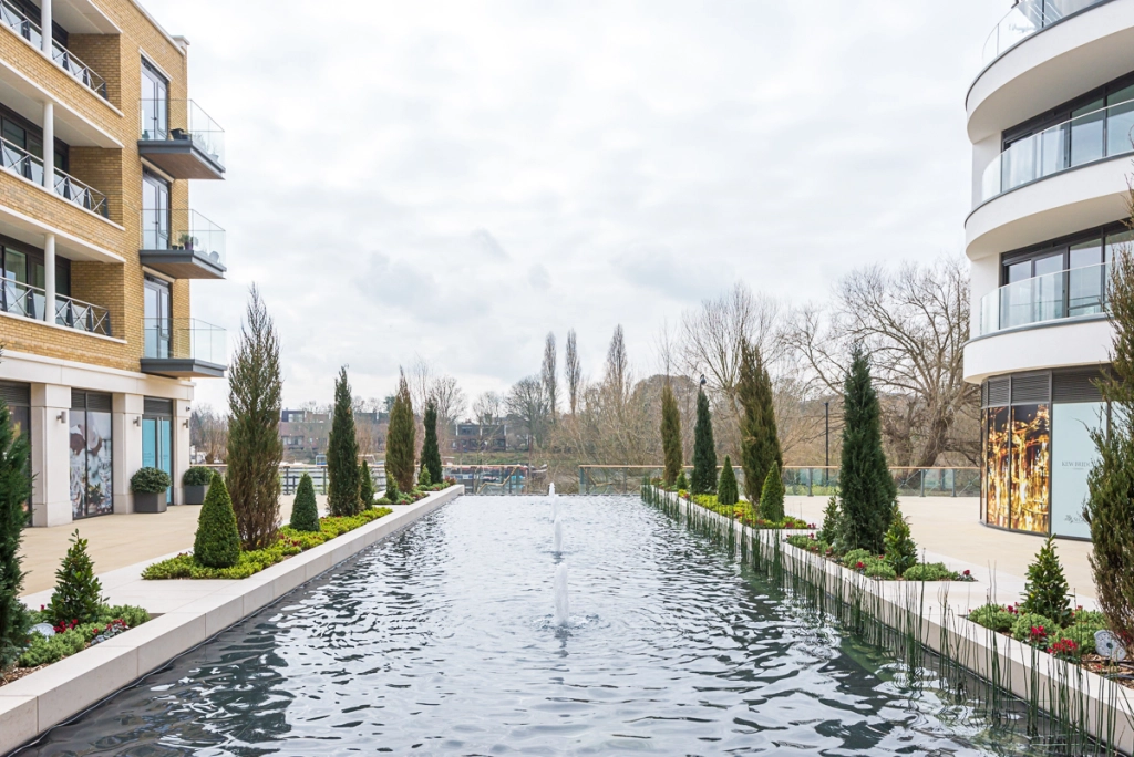 2 bedrooms apartments/flats for sale in Kew Bridge Road, Brentford - TW8 view 16