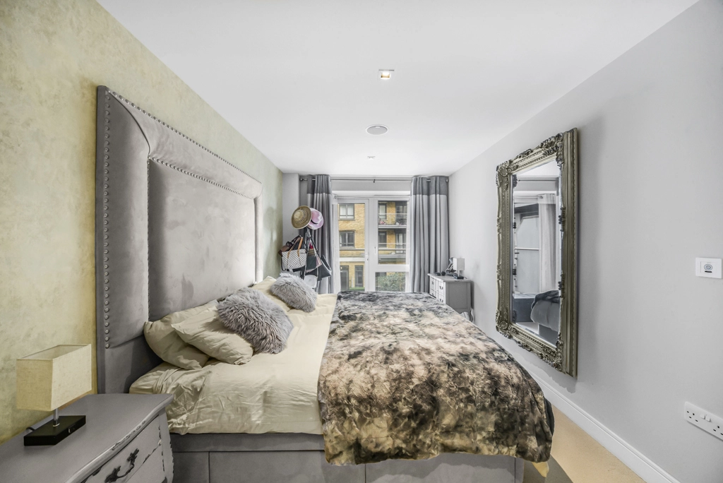 2 bedrooms apartments/flats for sale in Kew Bridge Road, Brentford - TW8 view 12