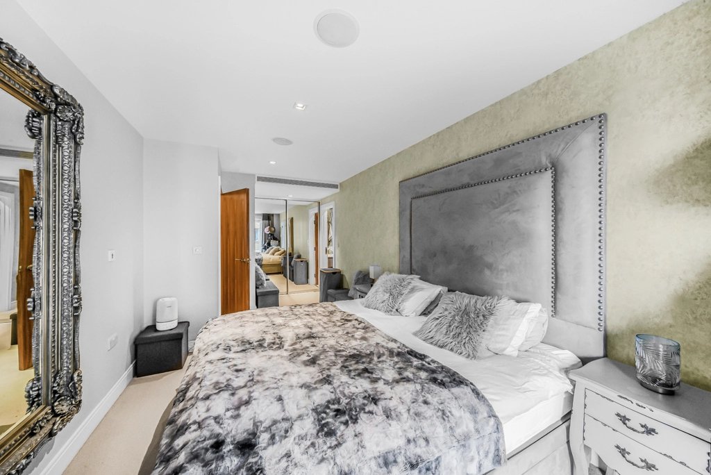 2 bedrooms apartments/flats for sale in Kew Bridge Road, Brentford - TW8 view 13