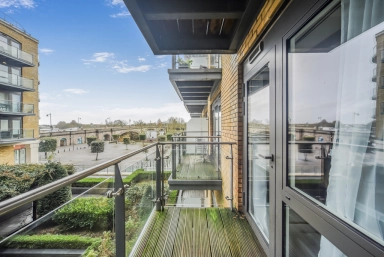 Kew Bridge Road, Brentford - TW8 view 7