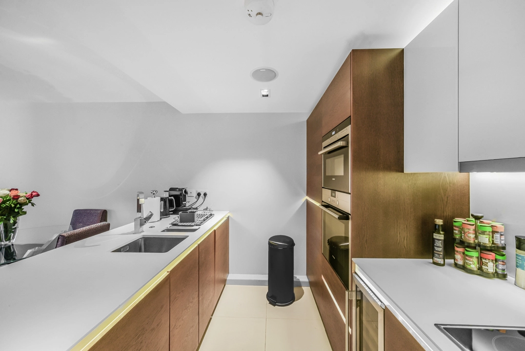 2 bedrooms apartments/flats for sale in Kew Bridge Road, Brentford - TW8 view 3