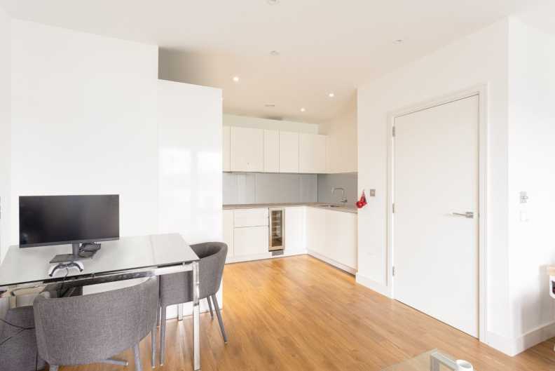 2 bedrooms apartments/flats to sale in Wandsworth Road, Nine Elms-image 14