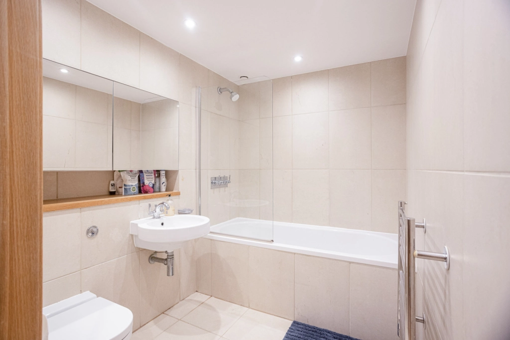 1 bedroom apartments/flats for sale in Queenstown Road, Nine Elms - SW11 view 6