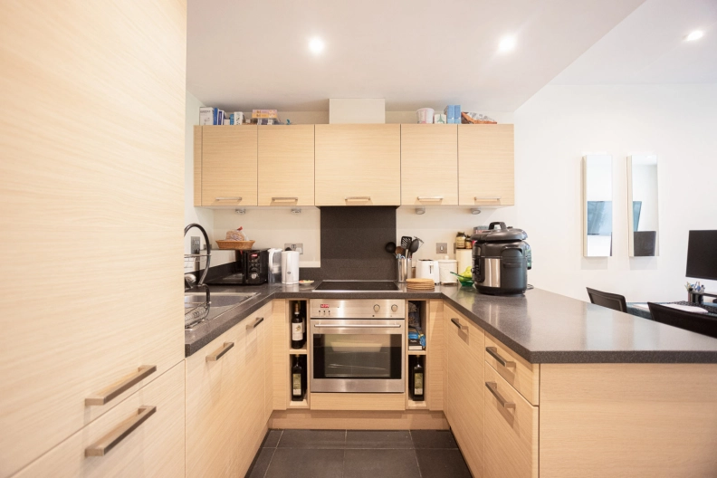 1 bedroom apartments/flats for sale in Queenstown Road, Nine Elms - SW11 view 4