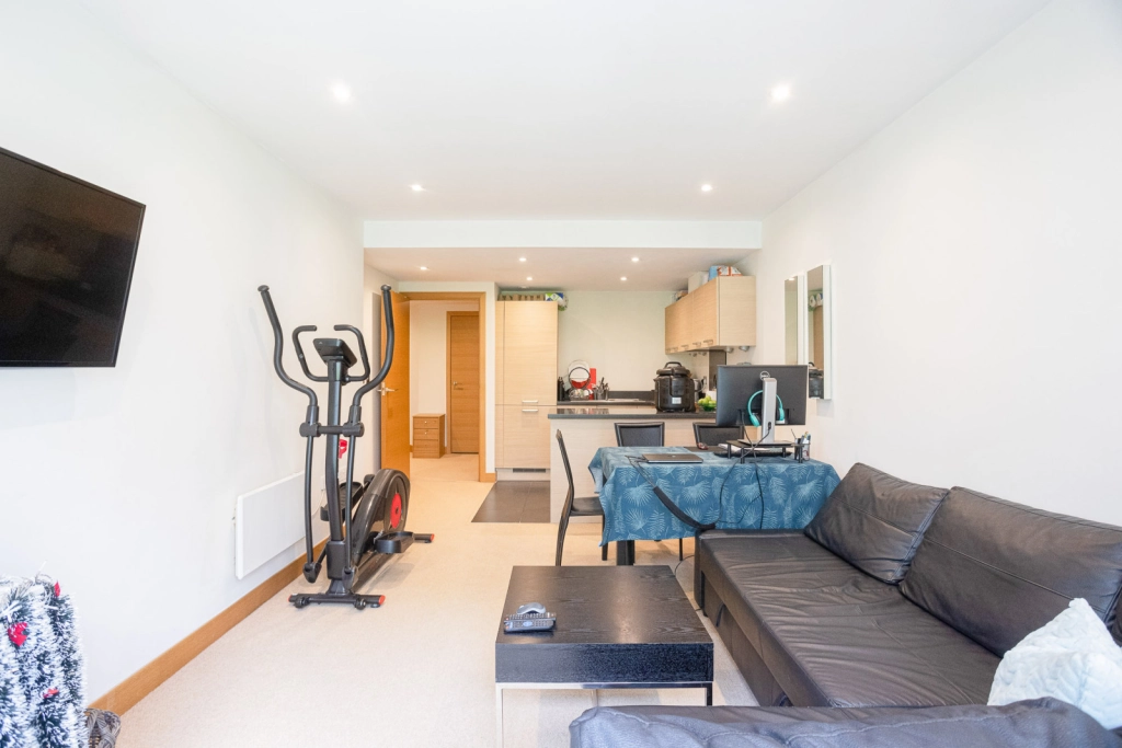 1 bedroom apartments/flats for sale in Queenstown Road, Nine Elms - SW11 view 3