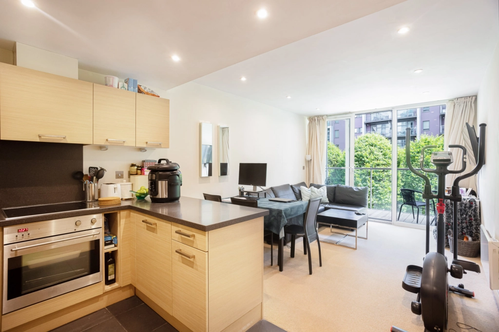 1 bedroom apartments/flats for sale in Queenstown Road, Nine Elms - SW11 view 8