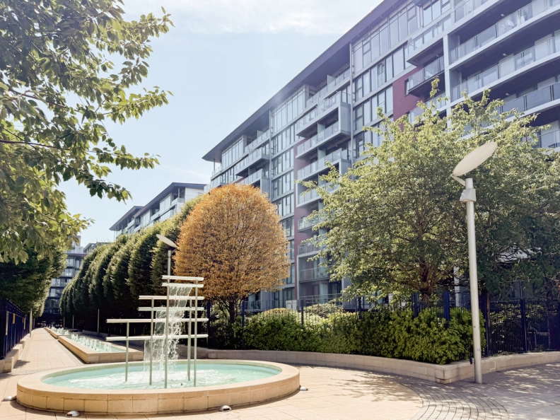 1 bedroom apartments/flats to sale in Queenstown Road, Nine Elms-image 1