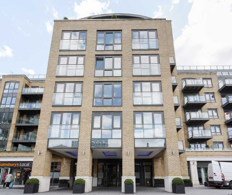 2 bedrooms apartments/flats to sale in Kew Bridge Road, Brentford-image 1