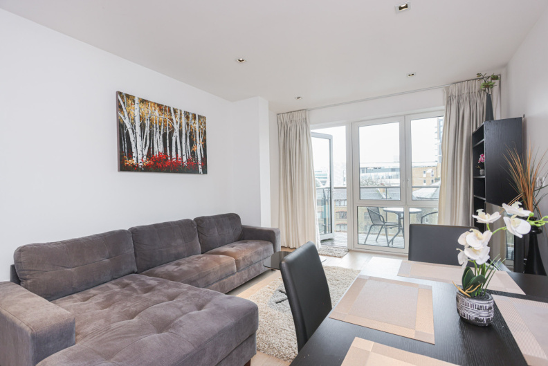 2 bedrooms apartments/flats to sale in Kew Bridge Road, Brentford-image 2