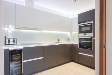 Kew Bridge Road, Brentford - TW8 view 4