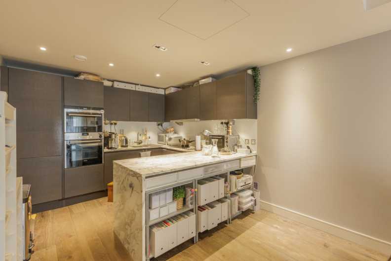 2 bedrooms apartments/flats to sale in Regatta Lane, Fulham Reach-image 4