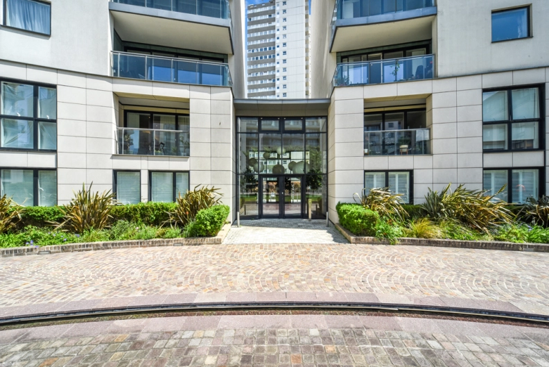 2 bedrooms apartments/flats to sale in Pump House Crescent, Brentford-image 8