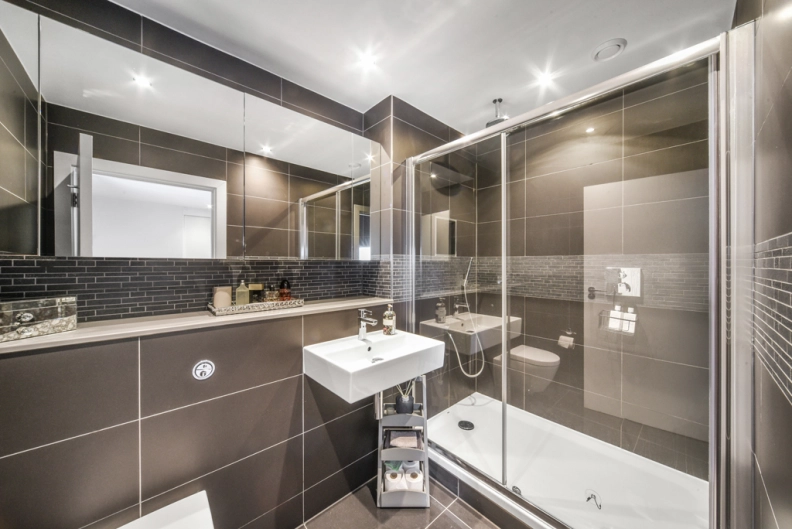 2 bedrooms apartments/flats to sale in Pump House Crescent, Brentford-image 6