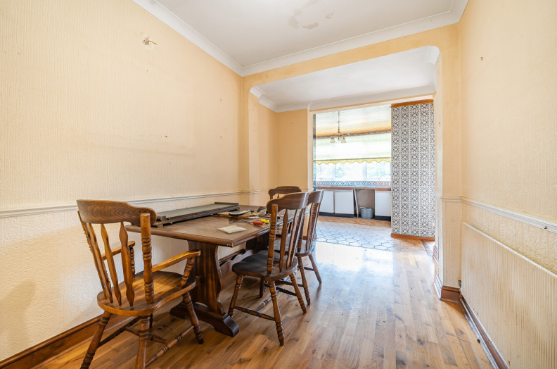 4 bedrooms houses to sale in Longwood gardens, Ilford-image 3