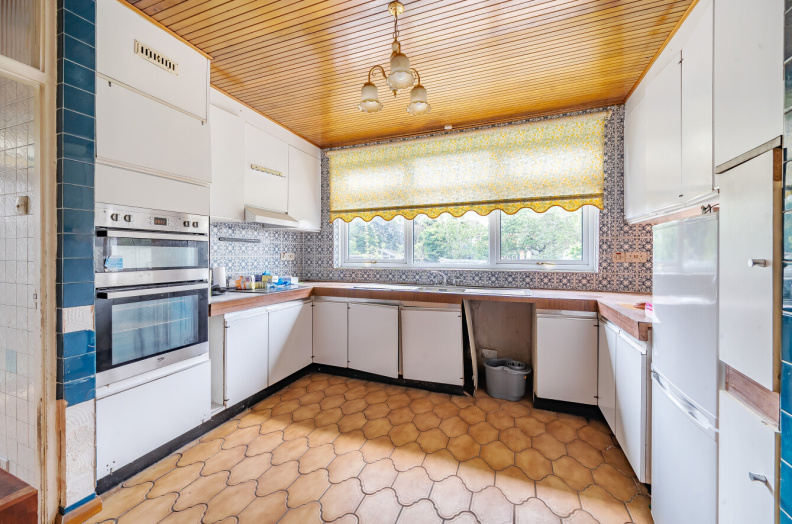 4 bedrooms houses to sale in Longwood gardens, Ilford-image 13