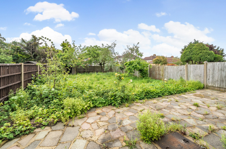 4 bedrooms houses to sale in Longwood gardens, Ilford-image 18