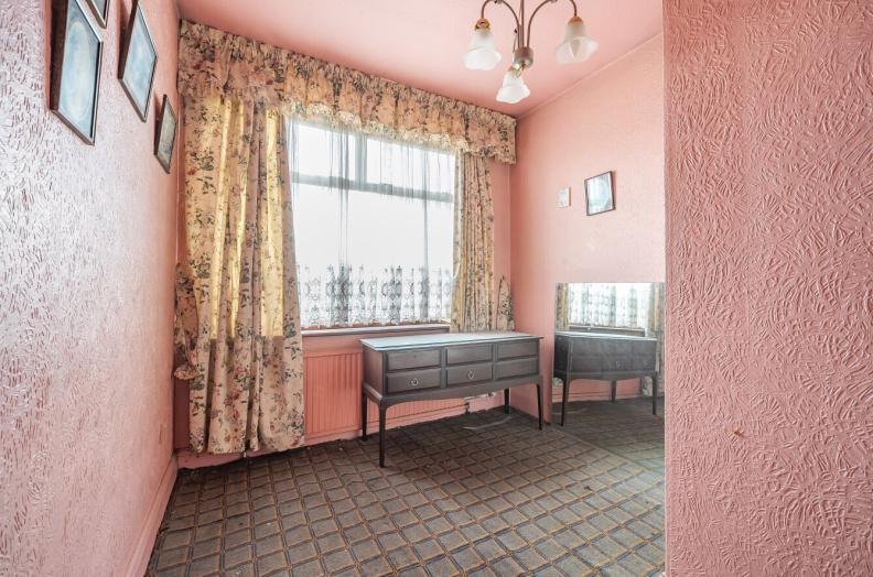 4 bedrooms houses to sale in Longwood gardens, Ilford-image 7