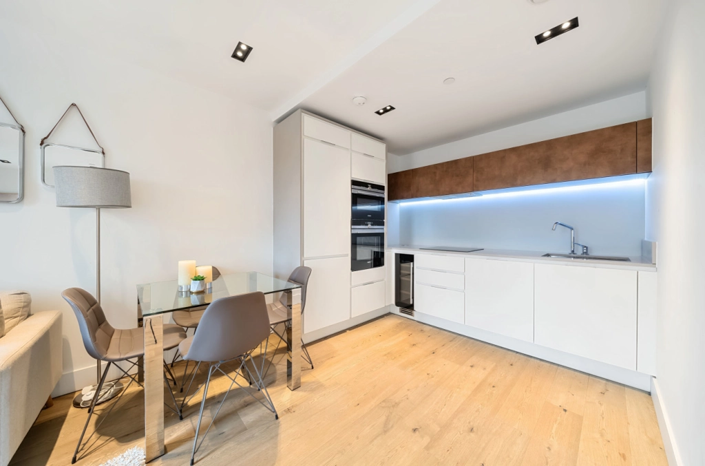 1 bedroom apartments/flats for sale in Exchange Gardens, Vauxhall - SW8 view 3