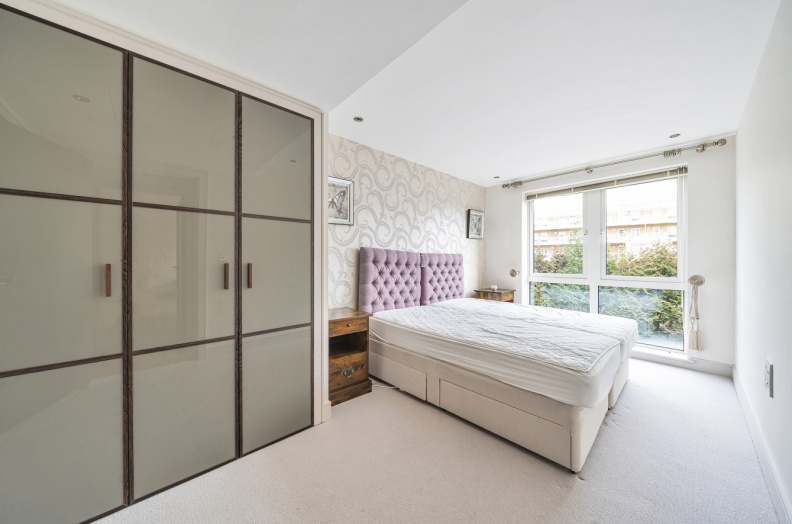 2 bedrooms apartments/flats to sale in Park Street, Fulham-image 4