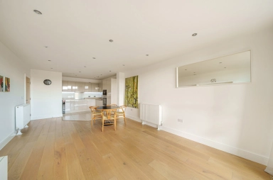 Levett Square, Richmond - TW9 view 14