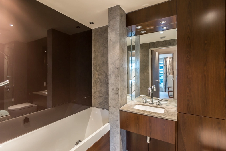 3 bedrooms apartments/flats to sale in Townmead Road, Fulham-image 6