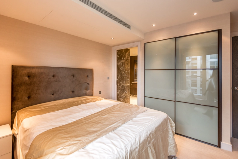 3 bedrooms apartments/flats to sale in Townmead Road, Fulham-image 5