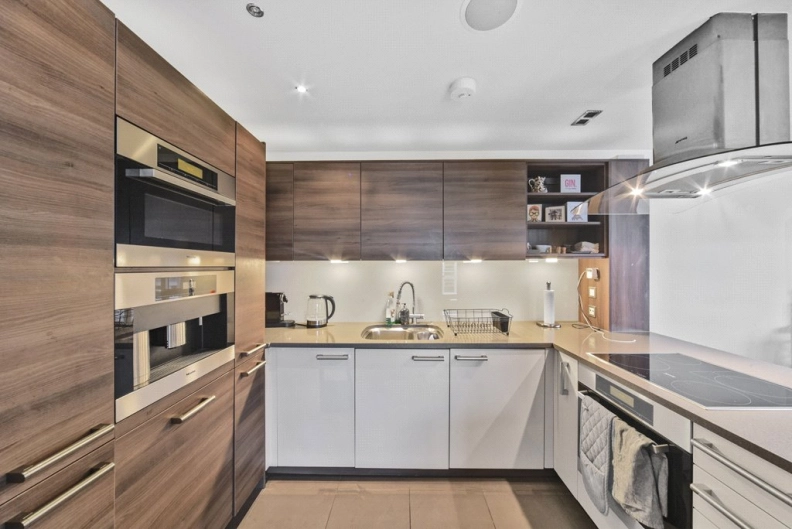 3 bedrooms apartments/flats to sale in Townmead Road, Fulham-image 3