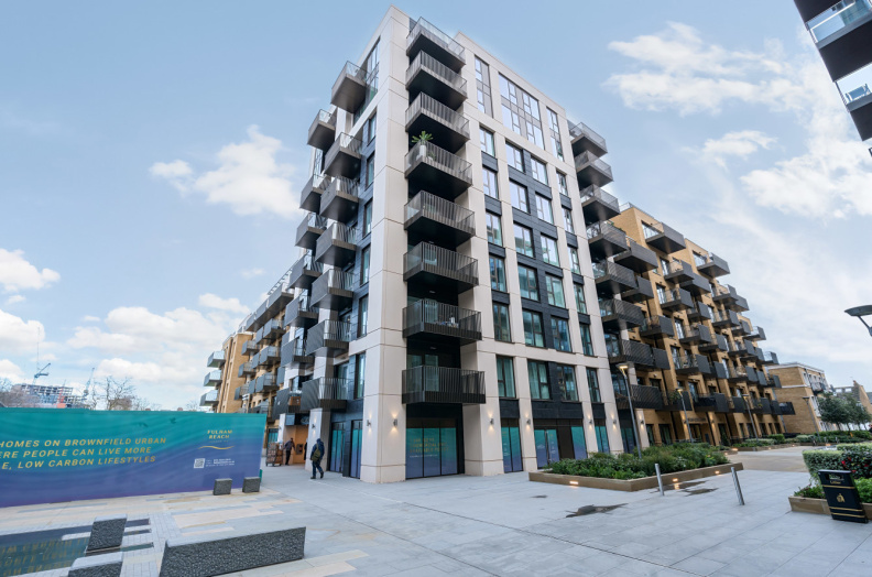 2 bedrooms apartments/flats to sale in Parrs Way, Hammersmith-image 1