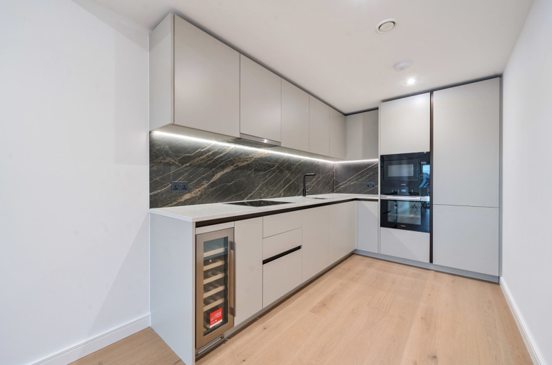 2 bedrooms apartments/flats for sale in Parrs Way, Hammersmith - W6 view 3