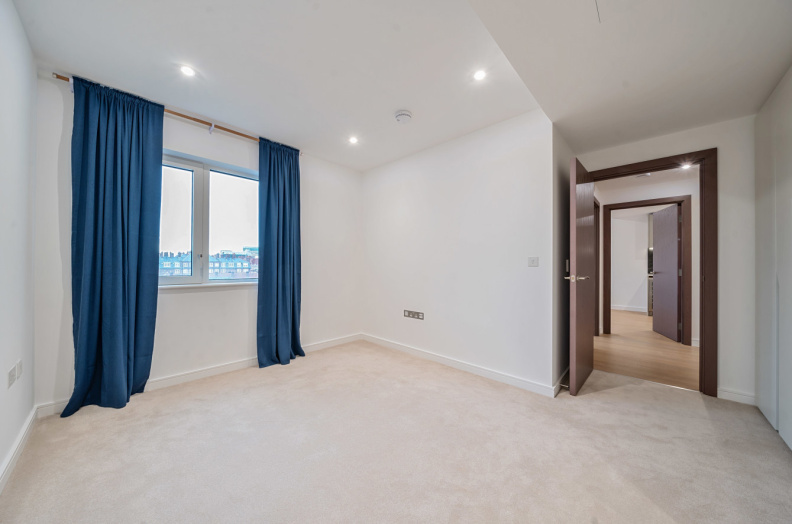 2 bedrooms apartments/flats to sale in Parrs Way, Hammersmith-image 4