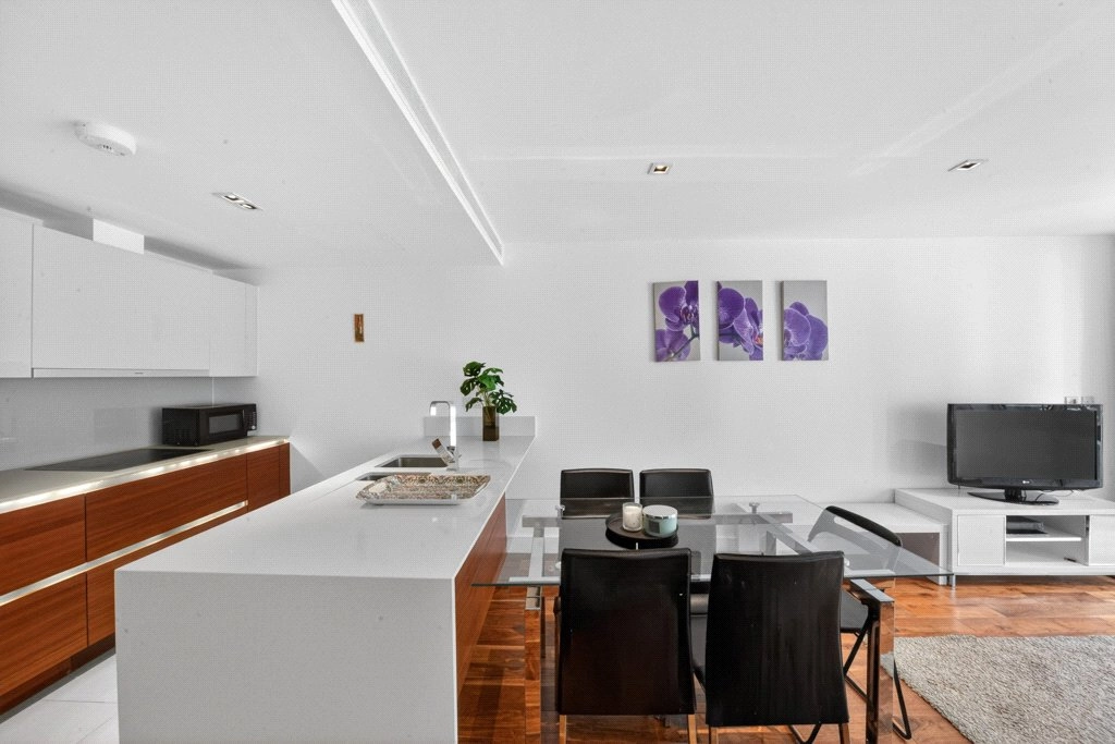 2 bedrooms apartments/flats for sale in Kew Bridge Road, Brentford - TW8 view 10