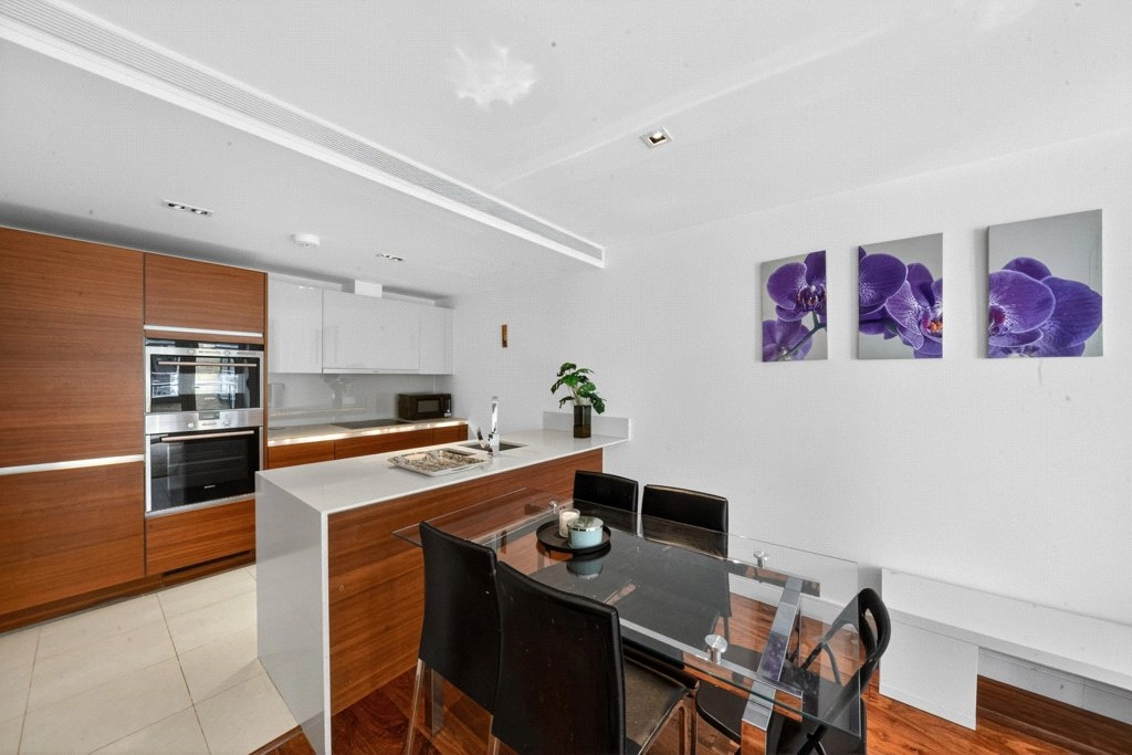 2 bedrooms apartments/flats for sale in Kew Bridge Road, Brentford - TW8 view 3